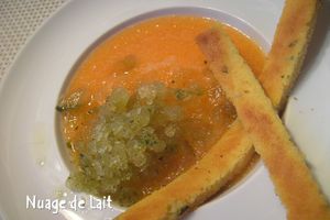 Soupe de Melon aux Pépites de Basilic et Gressins de crème d'Amande au Basilic...