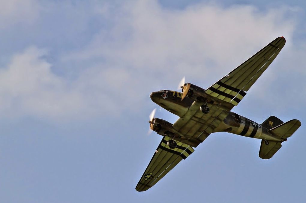 C47 DAKOTA env. 5,30m / 2 Titan 62cc / 52 kilos / Eric REBOUL.