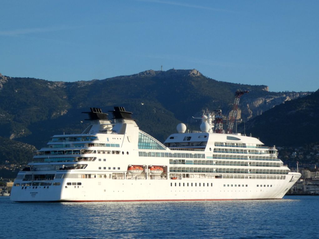 SEABOURN QUEST  , arrivant au port de Toulon le 26 avril 2023