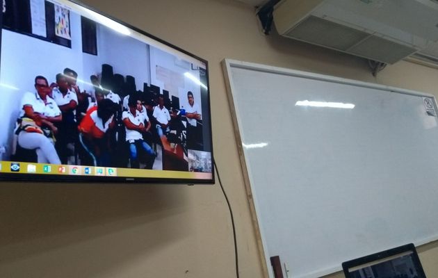 Compartiendo un Vídeo Conferencia con Aprendices Guajira 