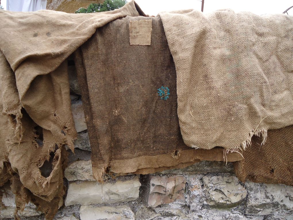 La Grande Lessive ou la "Buée"
Technique d'antan pour nettoyer le linge, du baquet à la rivière
Photos Claude Cristofol