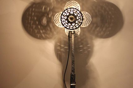 Lampe métal récup, lampe d'ambiance tout en métal "fleur de métal" 