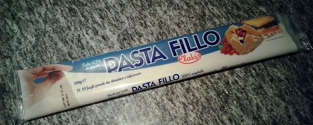 Come usare la pasta fillo in modo insolito: lasagne di fillo con brie, pere e miele alla cannella