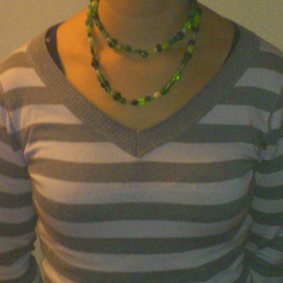 Collier "méli-mélo" de vert.