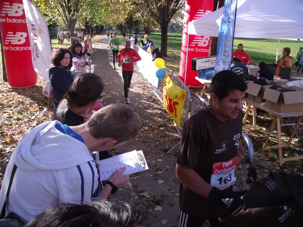 Une Randonnée Pédestre de 7.7km, des courses enfants dans le parc du Gd Séminaire et un Mini Trail de 9.2km qui domine Marseille et la réserve du Vallon Dol... 
Le tout dans le cadre du TELETHON 2011.