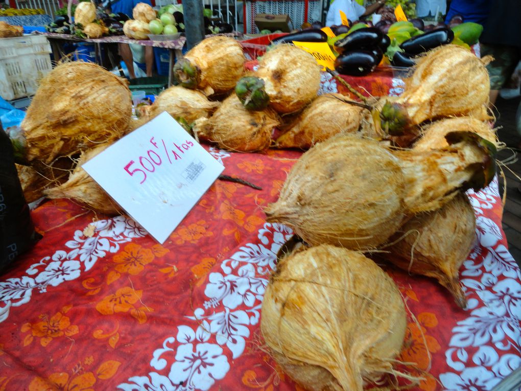 Produits de la Mer et produits du Terroir au marché de Papeete, à Tahiti.