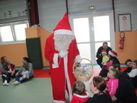 Le père Noel s'invite chez les bébés