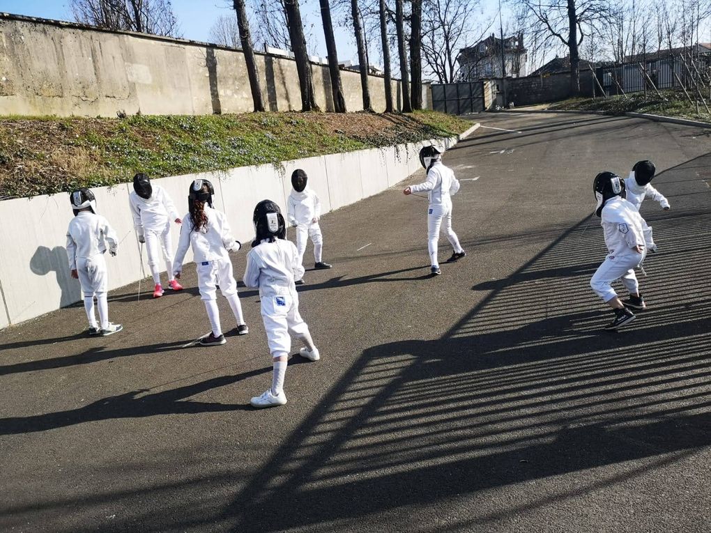 Avec le soleil, les armes ressortent !