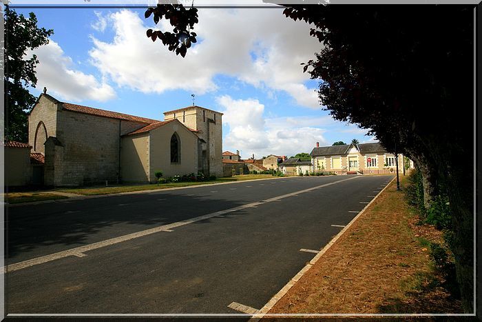 Diaporama église fortifiée de Xanton-Chassenon