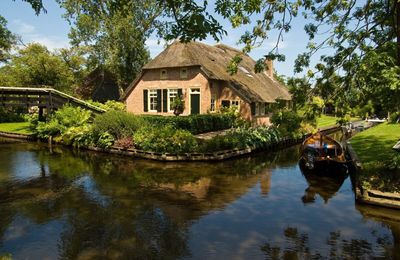 Giethoorn, le charmant village hollandais sans rues ni voitures