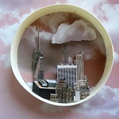 Faire un petit monde dans une boîte.