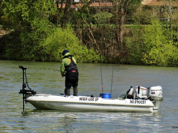 Canot &quot;Never give up&quot; sur la Seine