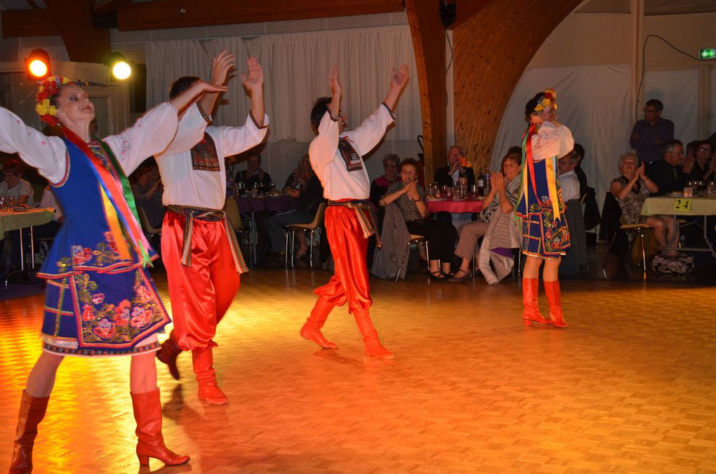 Très belle ambiance lors de la soirée Russe organisée par "Musica Danse" Ecole Scherzo de Trouy, avec l'ensemble Yulishka (Bourges) et les Ballets du Prince Igor (Paris) 