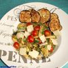 Pâtes aux légumes et chips d'aubergine