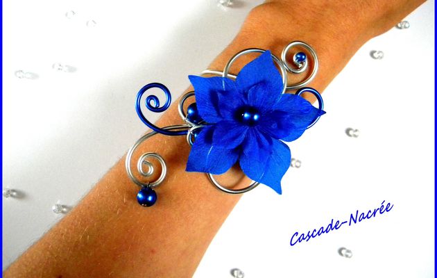 bracelet mariage Maelys bleu roi fleurs de soie alu argenté perle mariage 15,90E