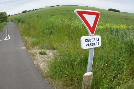 Sur la nouvelle voie verte entre Blois et Saint Sulpice, il faut cédez le passage, oui mais à qui ?