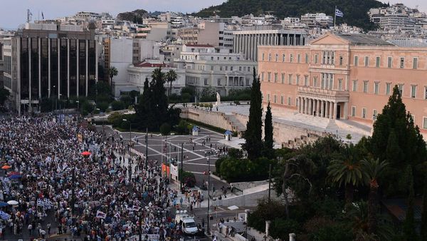 Grekio : « Syriza subtenas kapitalismon » : la kontraŭ-rigoreculoj manifestacias en Ateno