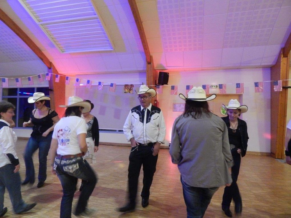 Très belle soirée de Country belle organisation de l'OAC Country de Chevillon après midi WORKSHOP avec Arnaud Marraffa et le bal country animé par Marc Adier. Merci Chevillon pour cette belle soirée