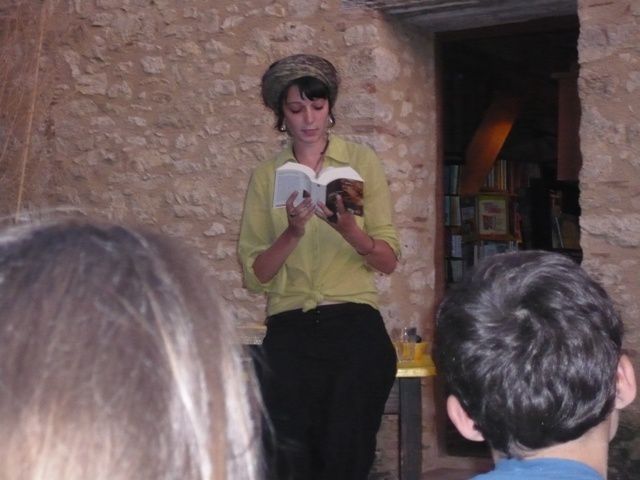 concert lecture à la librairie de Sarrant dans le Gers. Accueil chaleureux de Didier et Catherine et participation de nos amis lecteurs avec des romans américains.