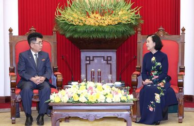 Truong Thi Mai reçoit une délégation du Parti des travailleurs de Corée
