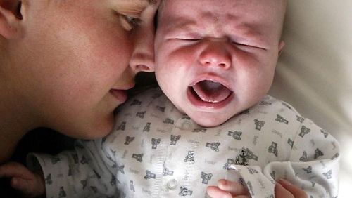 Pourquoi Mon Bebe Pleure T Il Un Bebe Bien Reel