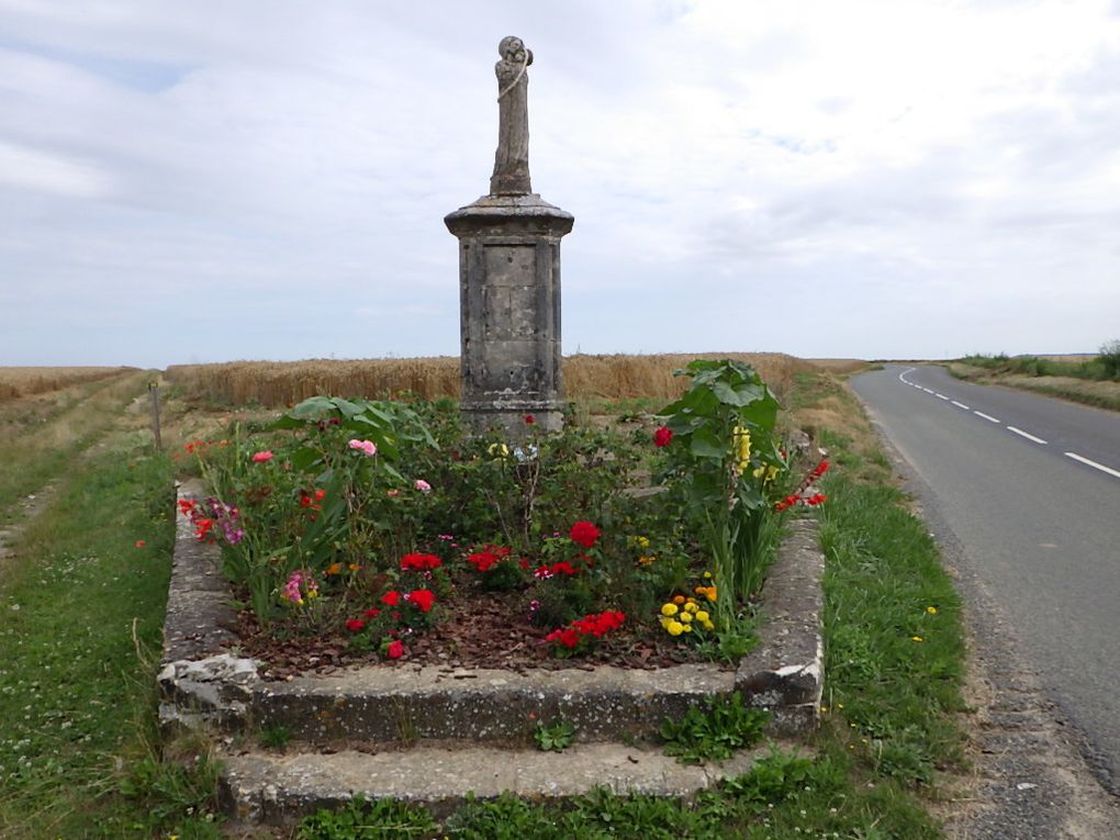 Traversée de Bellay en Vexin, très jolie commune agricole.