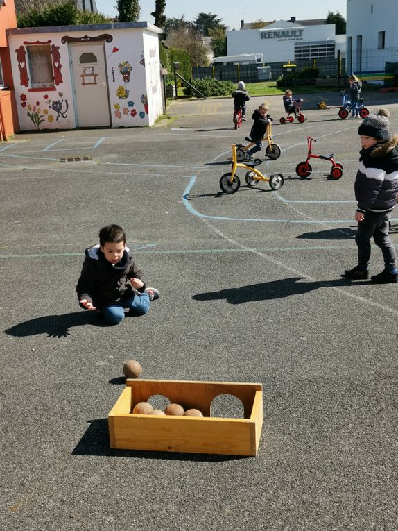 Des jeux bretons sur la cour de l'école
