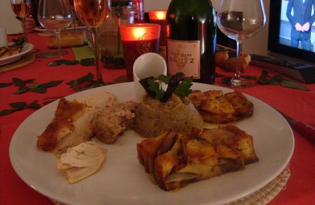 Chapon farci au boudin blanc, gâteau d'échalottes, pommes Anna & écrasé d'aubergines