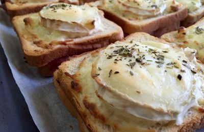 Croque monsieur au chèvre et à l'échalotte