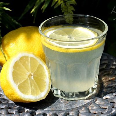 Pourquoi un verre de citron tous les matins ?