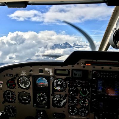 Atterrissage à Gstaad après le survol du Mont-Blanc