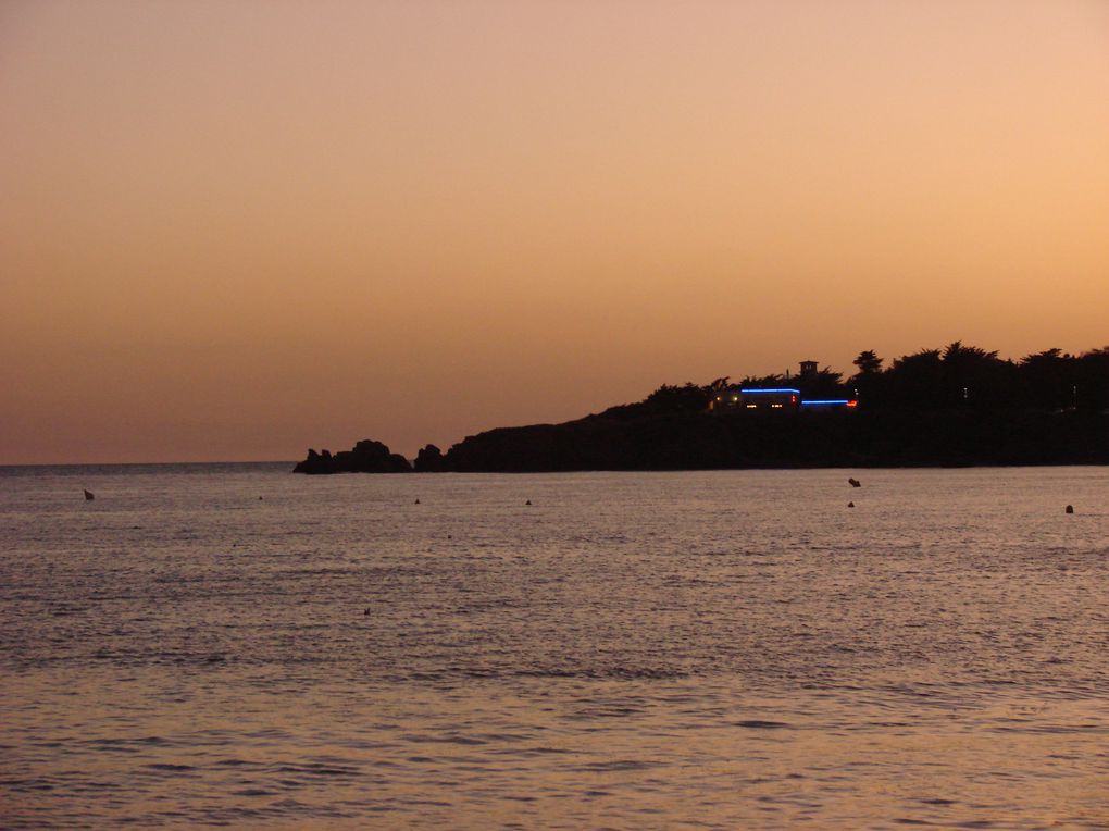 Photos de St Gille Croix de vie, la grande plage, ses ports, les jardins des olfacties à coex, la corniche vendéenne à St Hilaire du Riez et ses criques , coucher de soleil sur le remblai, les bords de la sèvres, le parc floral de la Cour D'Aron