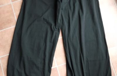 38F49 - Pantalon boule - 4€