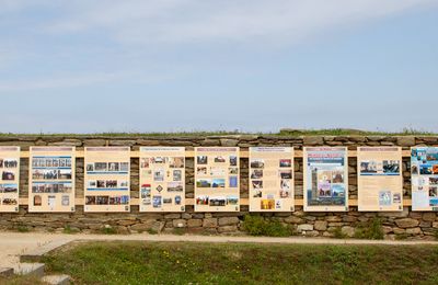 LE "MÉMORIAL NATIONAL DES MARINS" S'EXPOSE SUR L'ESPLANADE DU SOUVENIR FRANÇAIS.