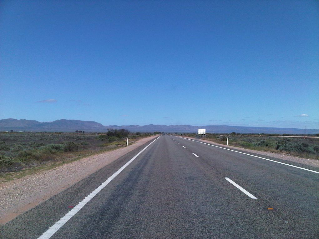 Après  avoir travaillé et profiter 2 mois des plaisir d’Albany et ses magnifiques plages, nous voilà sur la route à nouveau pr le challenge, arriver a Melbourne avant le 17 décembre afin d’accueillir Sarah et Stan, un couple d’amis francai