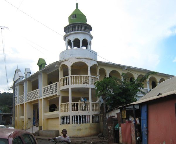 quelques une des 262 mosquées de Mayotte