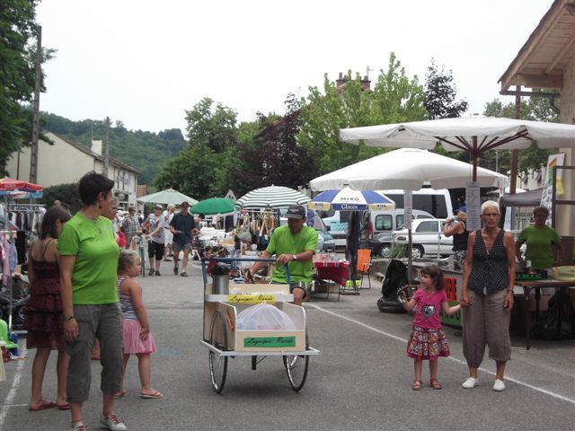   19 Album photos vide grenier 14 Juillet