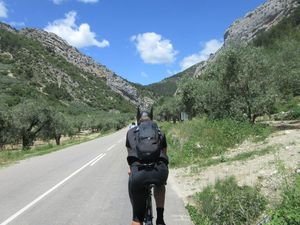 En avant vers le Ventoux, même si on ne fera que le frôler... Batman veille sur nos arrières !