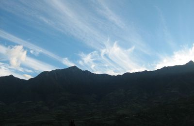 Alegre amanecer de la "Bella Durmiente" - Frías - Perú