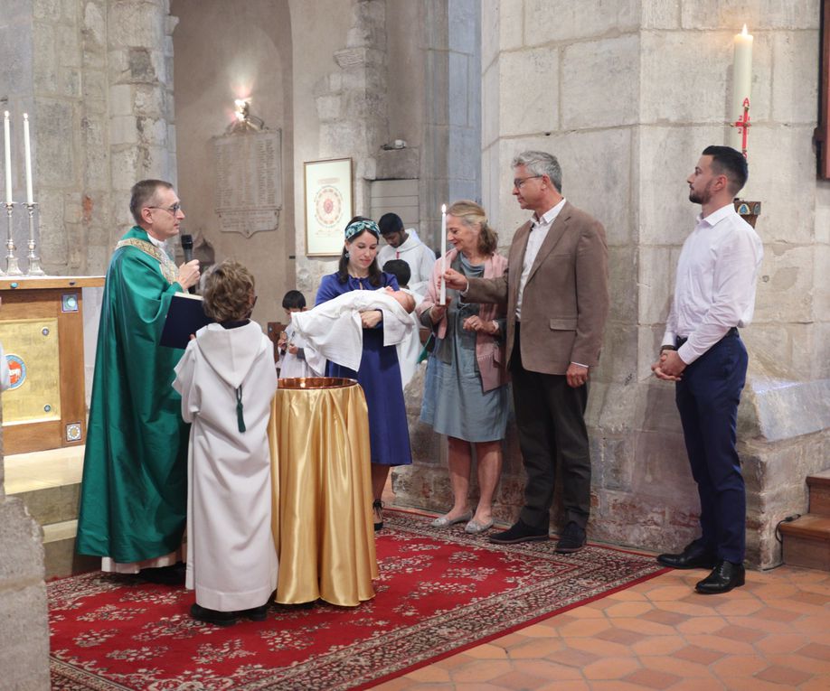 Baptême de Joseph AP au cours de la messe...