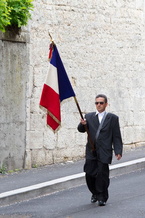 Notre participation à l'inauguration du quai Jean Moulin qui remplace le quai Pasteur : Le chant des Partisans.