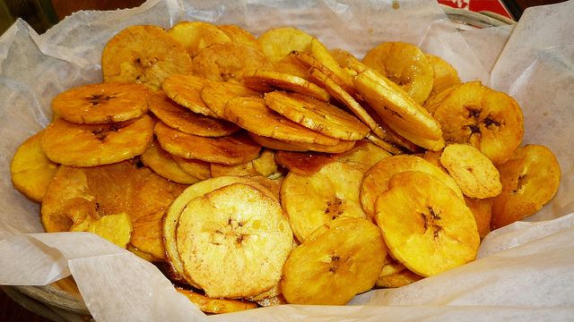 - Banane plantain: qui peut-être considéré comme un féculent car plus comestible cuit ou frit comme des chips ou des frites