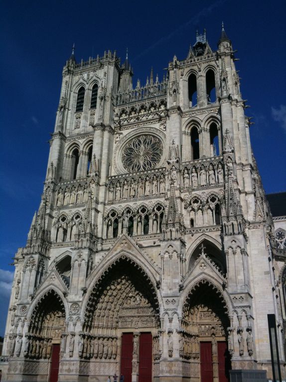 C'est une ville de mélange, 2000 ans d'histoire et une jeunesse qui séduit ... trois visites qui attendent une autre ...