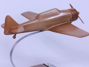 North American T6 Texan (échelle : 1/35°, bois : hêtre)