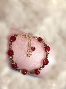 Bracelet perles transparente rouge marbré