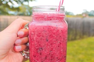 Smoothie Banane Fruits Rouges & Jus de Coing et Raisin Blanc