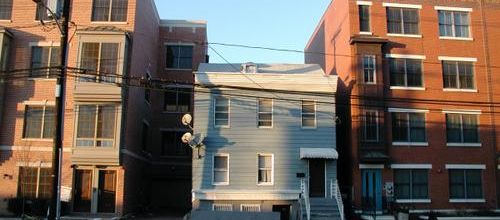 La maison bleue fait de la résistance