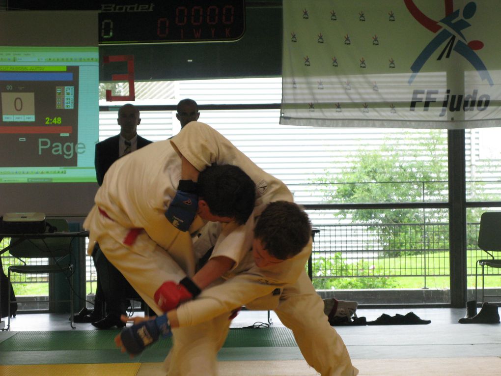 Compétition figthing jujitsu Région Limoges 2010 (le JSR bien représenté)