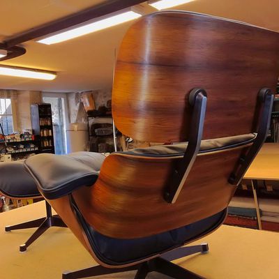  Eames Mobilier International n° 115