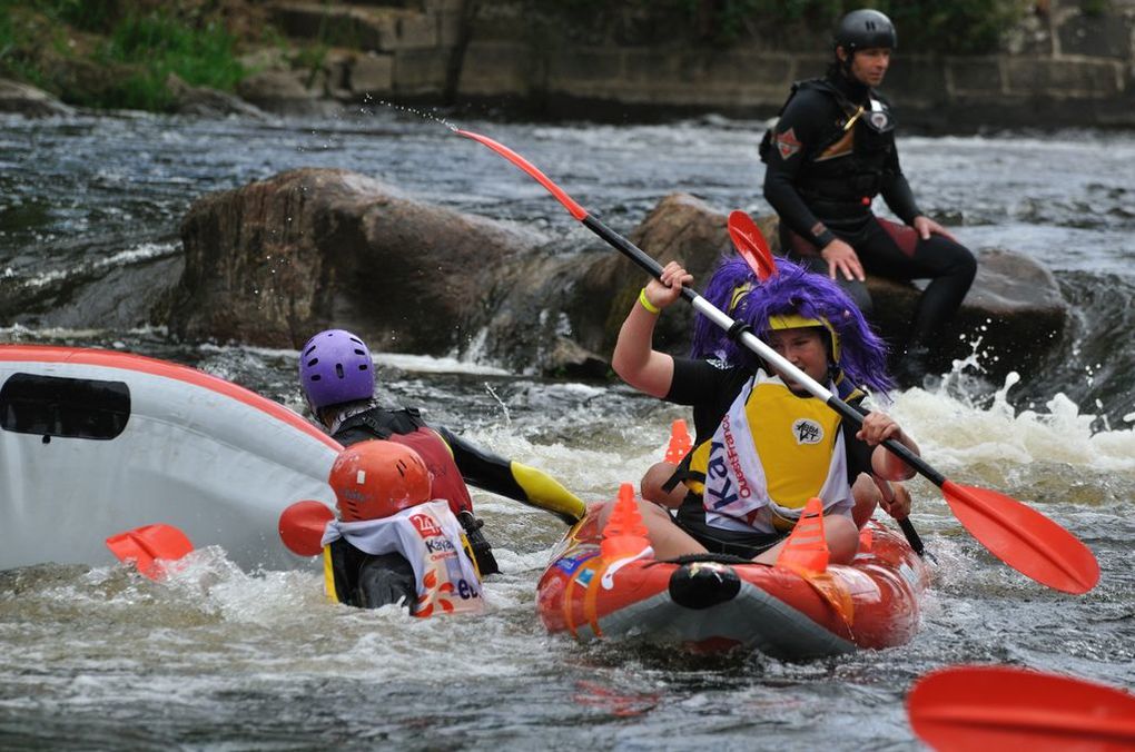 99 équipes et près de 800 kayakistes vont se relayer dans des embarcations biplaces gonflables afin d'effectuer le plus de tours possible de l'Île de Locastel à Inzinzac-Lochrist sur le Blavet. La compétition s'étend de 10h à 16h le dimanche.